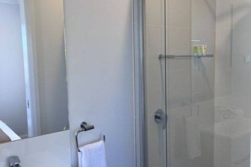 gPaperbark-Cottage-bathroom-aa